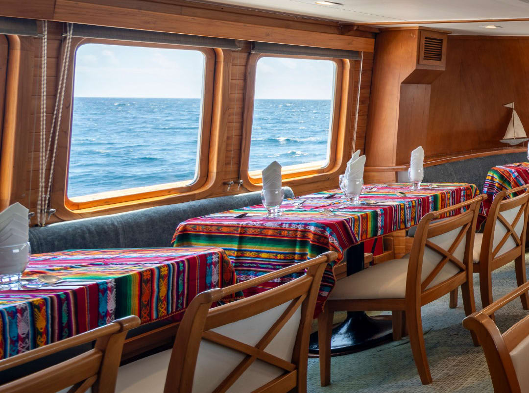 Galapagos_Legend_Dining_Image2